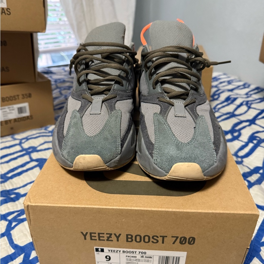 Yeezy 700 Teal Blue Size 9